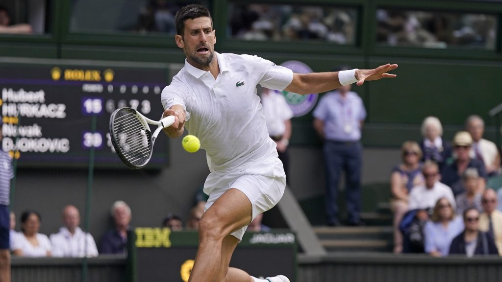 moda do Wimbledon com look branco completo